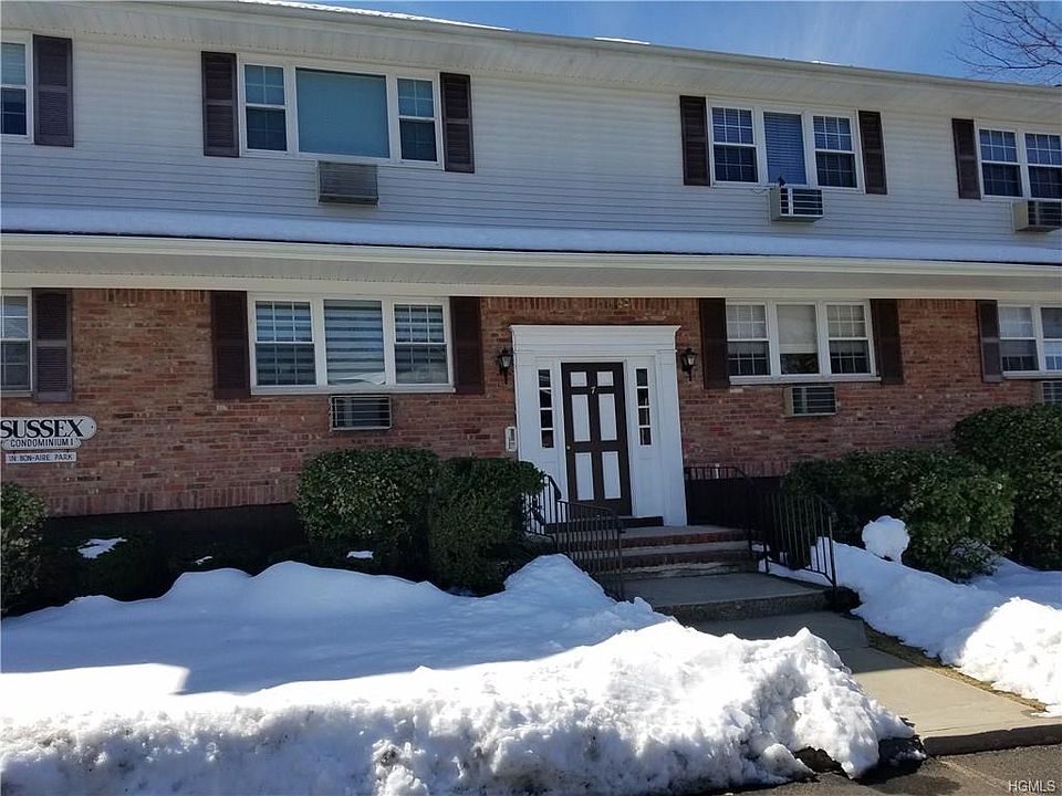 1st image of 7 Somerset Dr APT A