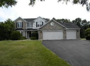 1295 Alexandra Blvd, Crystal Lake, IL 60014