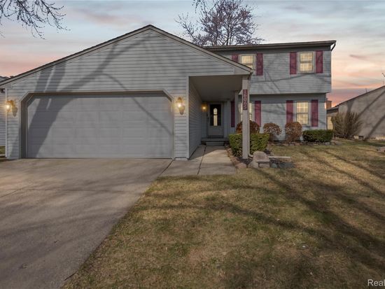 16065 Touraine Dr, Clinton Township, MI 48038