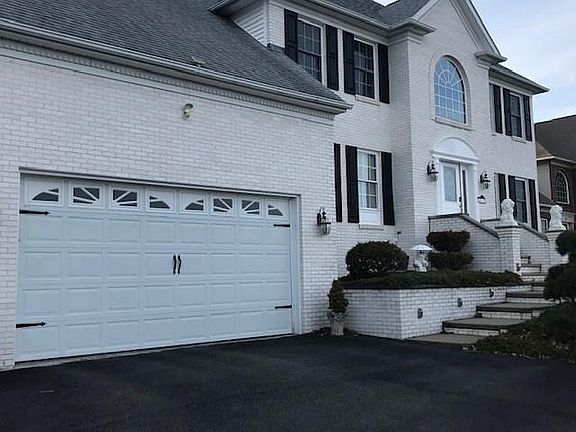 2nd image of 22 Millers Brook Dr