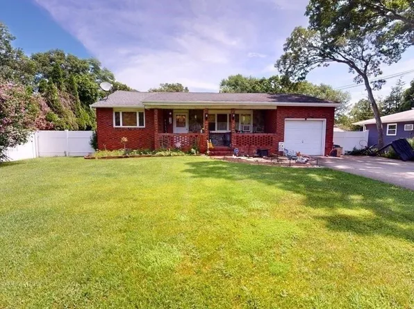 2191 Feuereisen Avenue, Ronkonkoma, NY 11779
