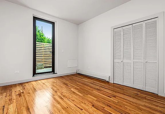 4th image of 51-10 Vernon Blvd #1B