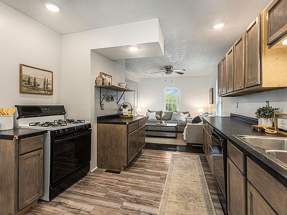 2nd image of 538 W Lincoln Ave
