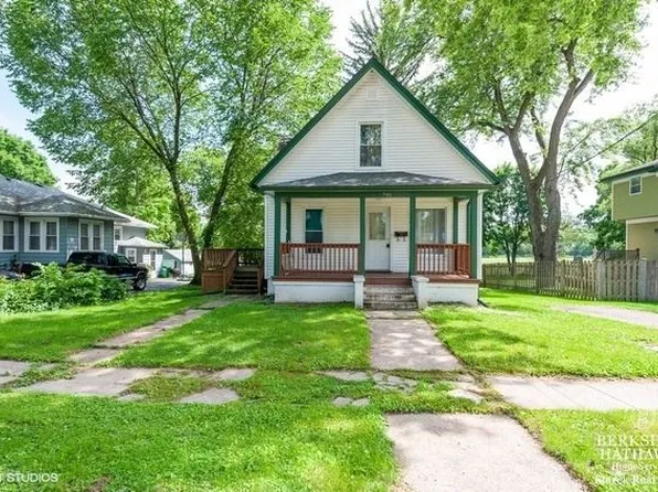 701 Dewey St, Harvard, IL 60033