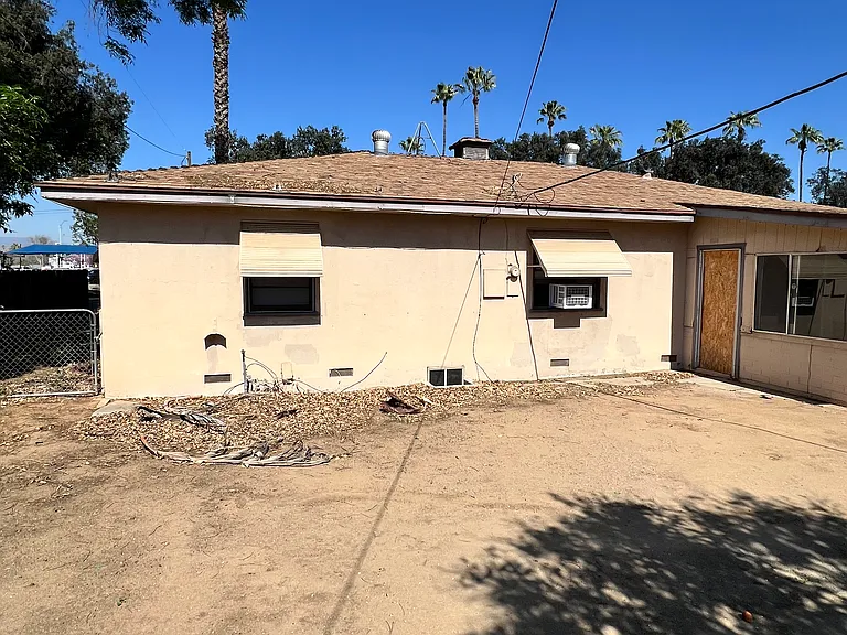 Laura Ln — Photo 16