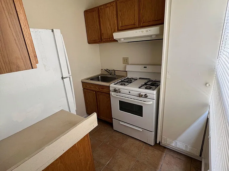 1911B Berkeley Way — Photo 9