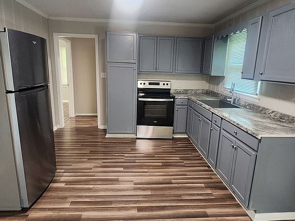 3rd image of 1901 Canterbury Cir NW
