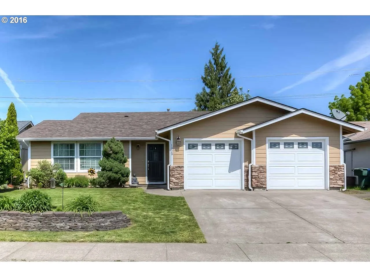 1029 Leeward Ct N photo 1
