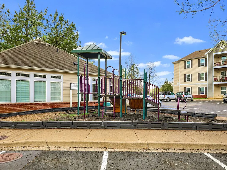 Clarksville Heights — Photo 20