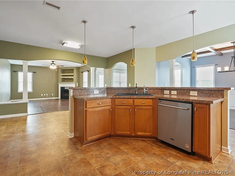 415 Highgrove Dr — Photo 8