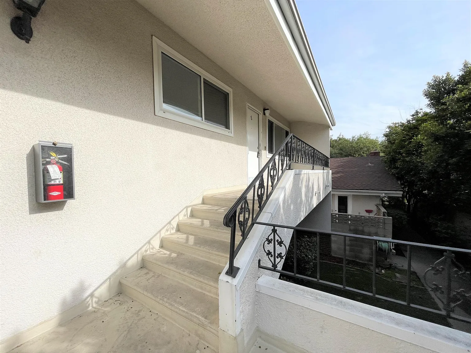 233 S 3rd Ave — Photo 2