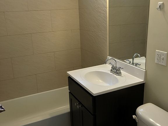 5th image of 4029 N Monticello Ave APT 3E