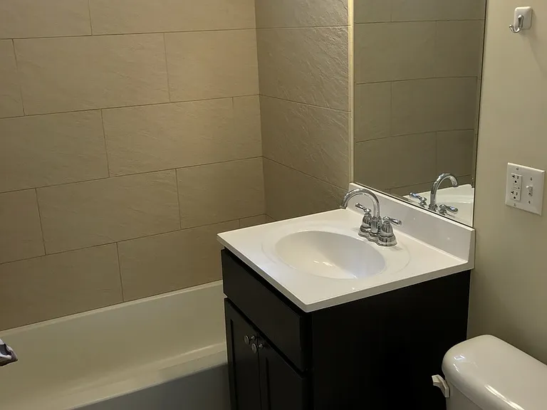 4027 N Monticello Ave #2W — Photo 6