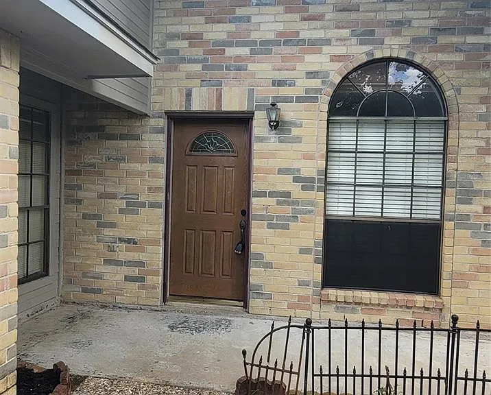 20111 Beechview Ln — Photo 3