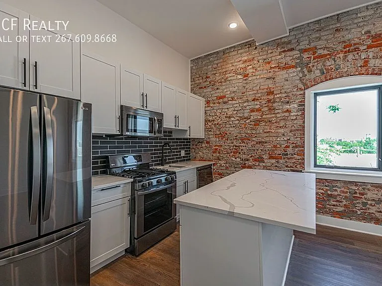 1211 Bainbridge St #2B — Photo 2