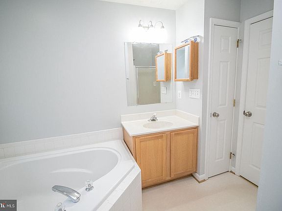 5th image of 46714 Sandalwood St
