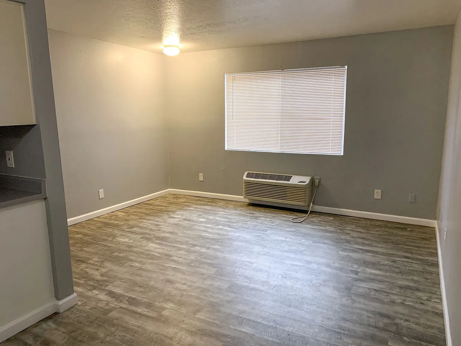 ALL UTILITIES INCLUDED $815 — Photo 2