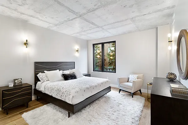 Rented by Safdie Realty Group | media 16