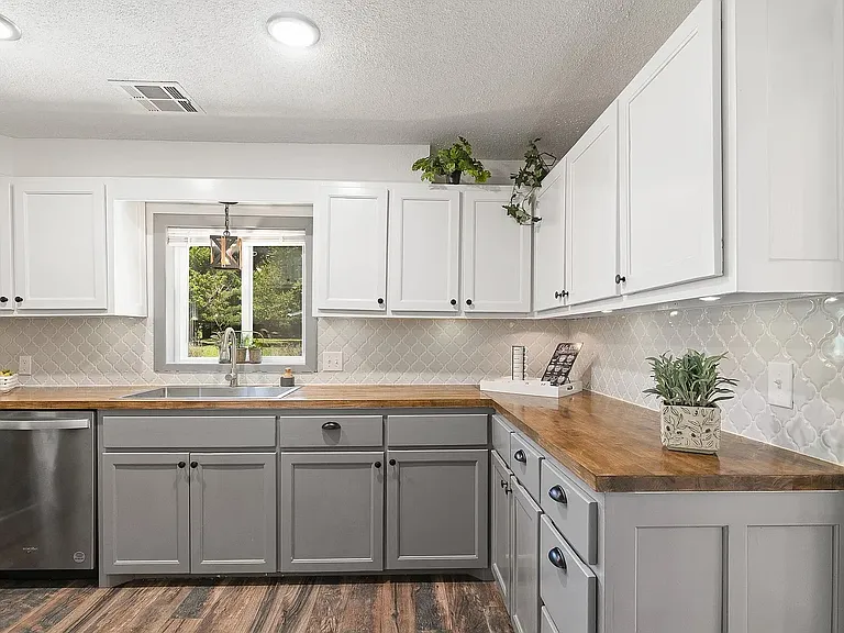 101 W Magnolia St — Photo 4