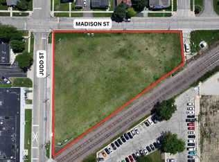 200 E Judd St, Woodstock, IL 60098
