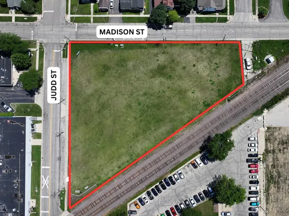 200 E Judd St, Woodstock, IL 60098