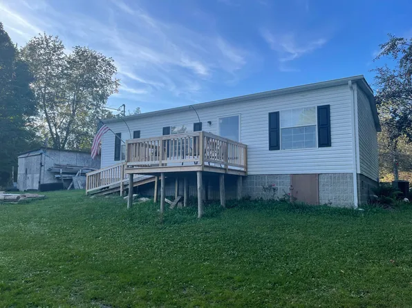 289 Settlement Dr, Charmco, WV 25958