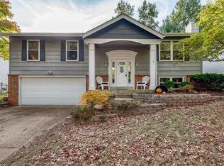 1112 Shadowoak Dr, Ballwin, MO 63021