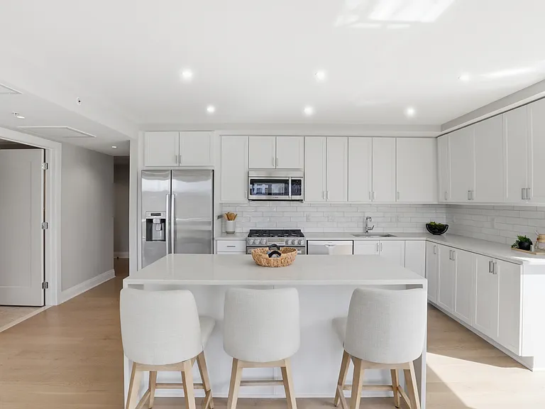 925 N Fairfax St #311 — Photo 5