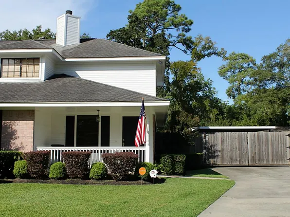 4011 Raccoon Dr, Baytown, TX 77521