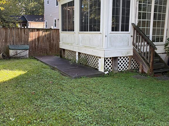 4th image of 1180 Oak Ave