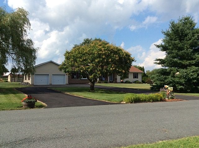1st image of 409 Meadow Ln