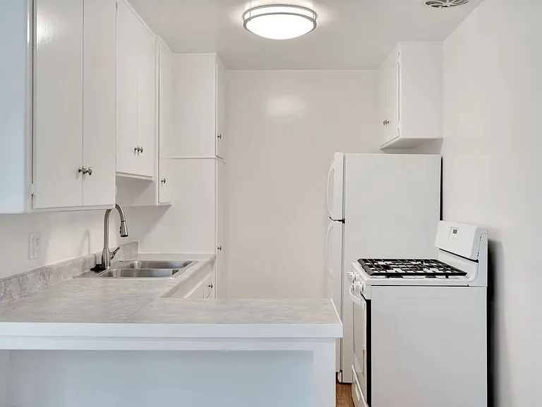 218 S Gale Dr — Photo 15