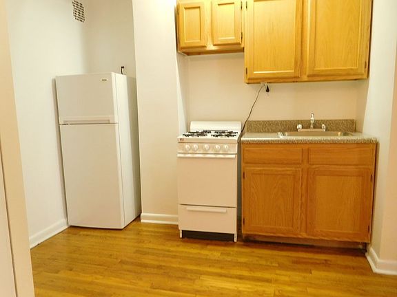 4th image of 302 W 87th St #650