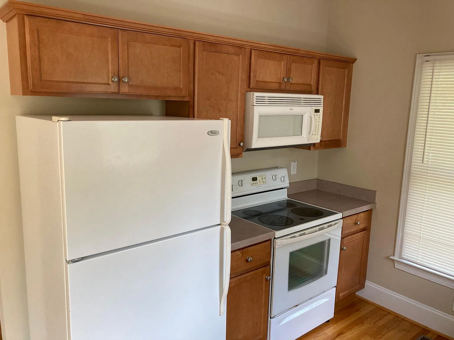 3 bed, 2.5 bath, 1586 sqft, $2,200 — Photo 4