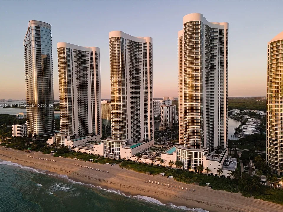 15901 Collins Ave #405