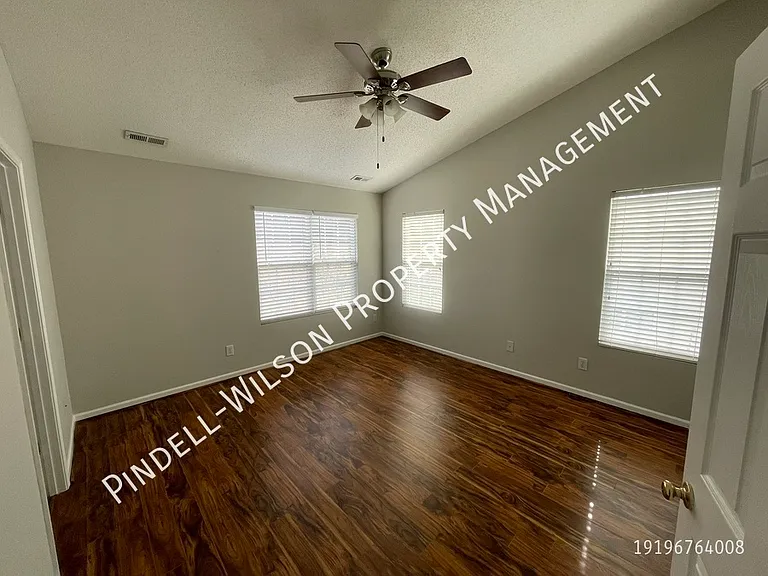 2800 Gross Ave — Photo 9