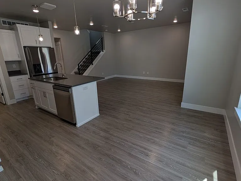 5560 Trueman #C — Photo 6