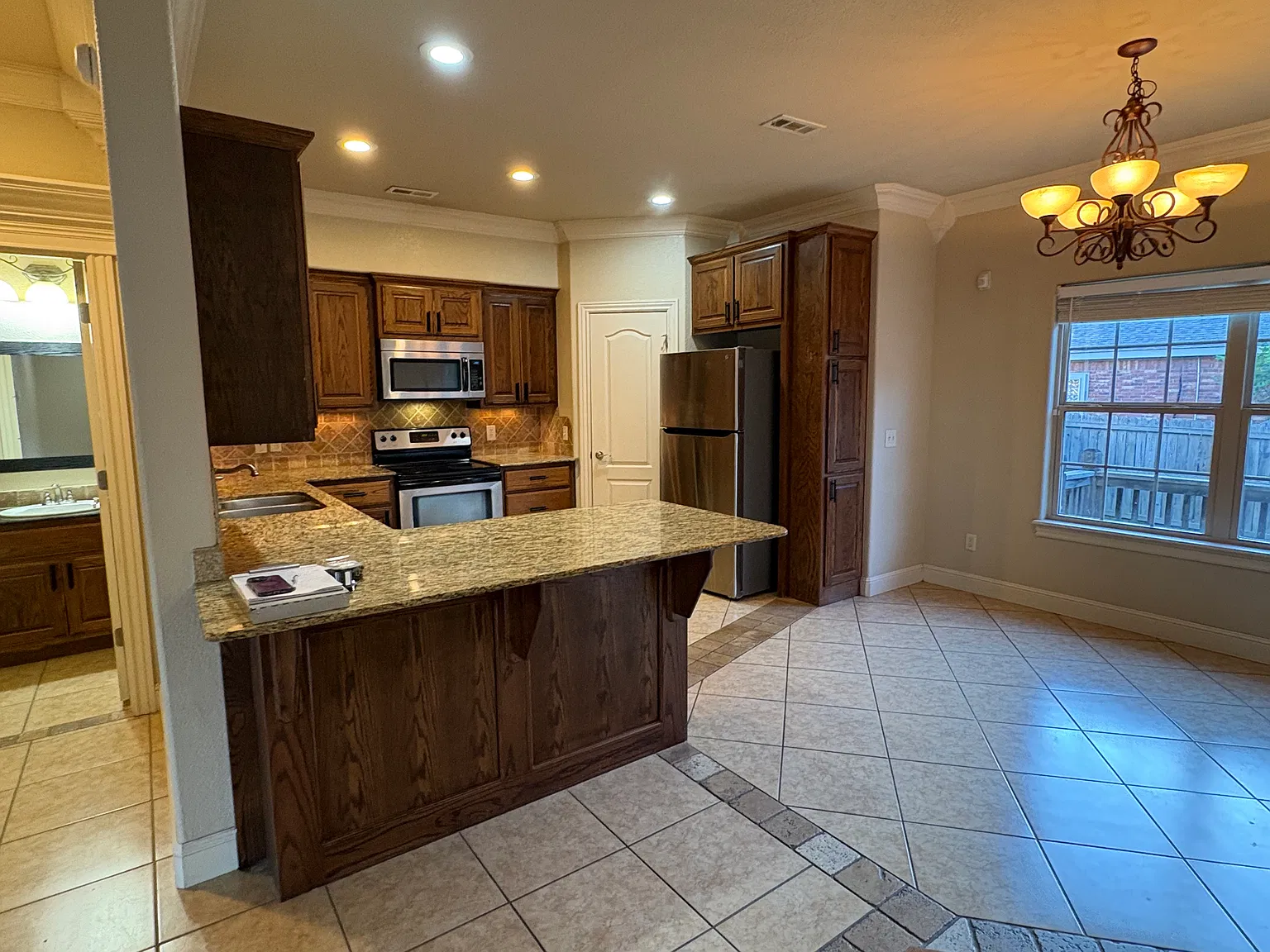 4 bed, 2.5 bath, 2350 sqft, $2,100 — Photo 2