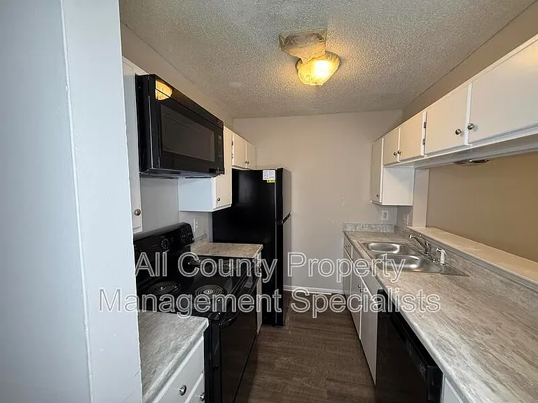 1307 Cactus Ave #5B — Photo 3