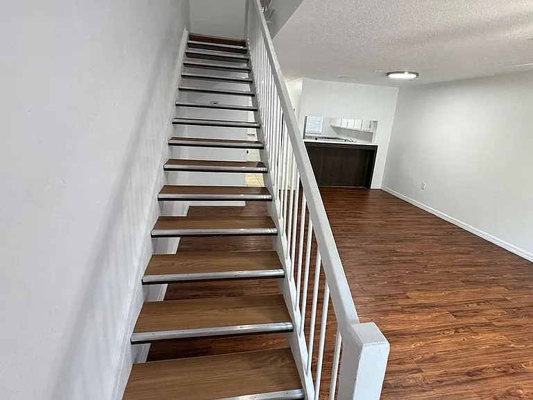 1718 NE 3rd St — Photo 8