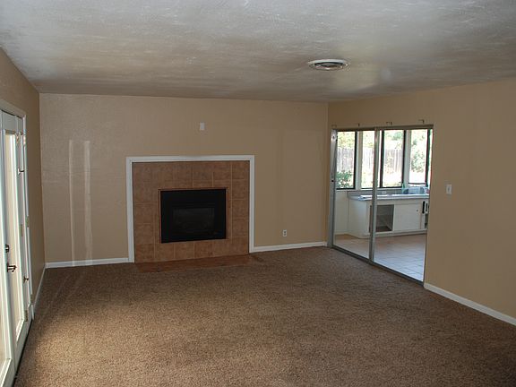 2nd image of 1805 Oxford Ct