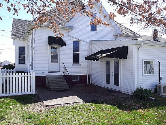 3rd image of 209 N Main St
