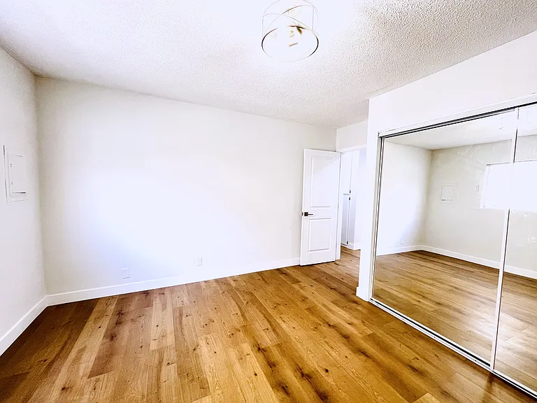 761 Rose Ave #4 — Photo 11