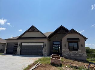 1007 Wilds Pkwy, Greenwood, MO 64034