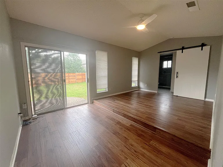 8702 Dawnridge Cir — Photo 14