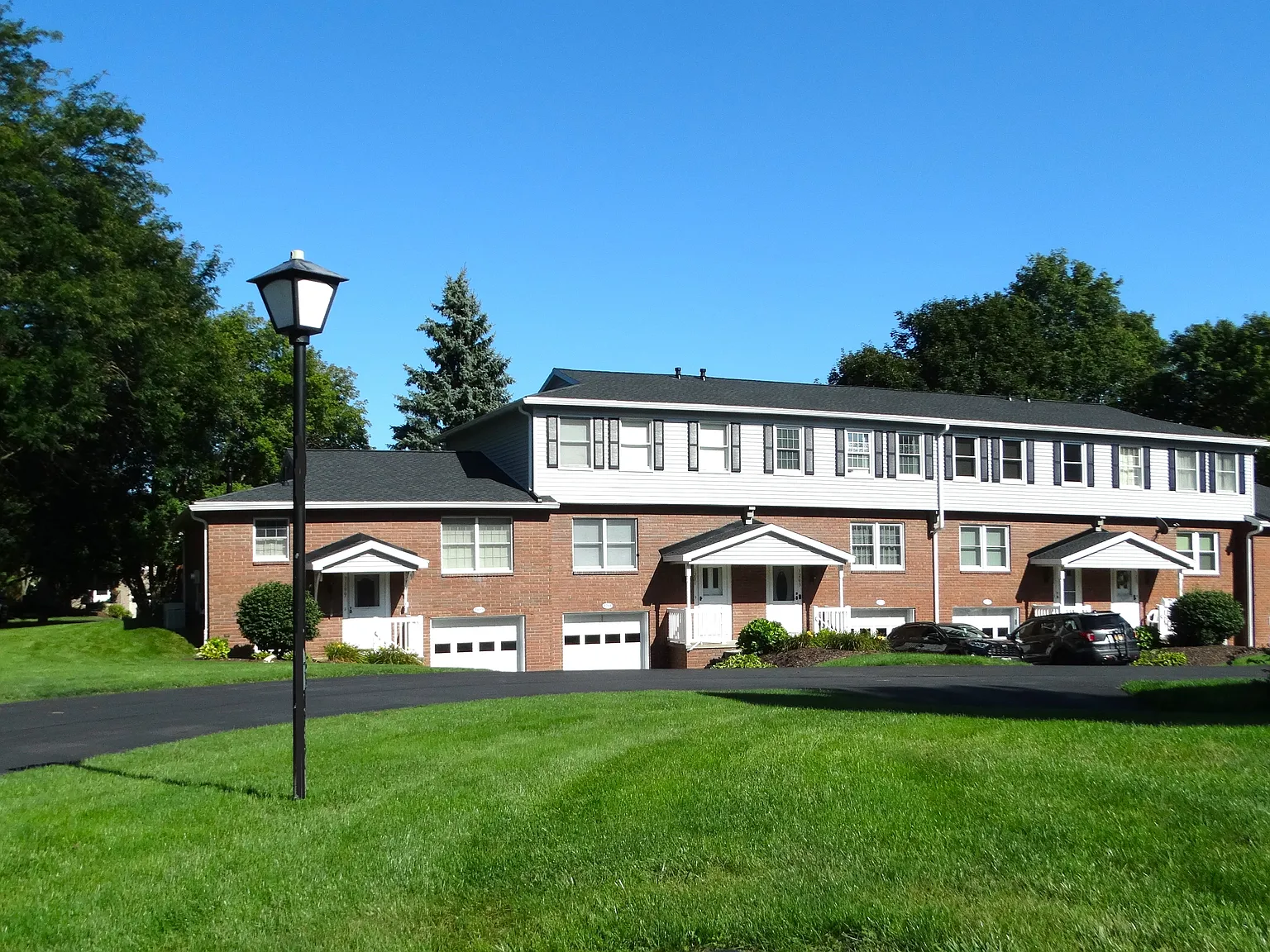 2 bed, 1.5 bath, 1200 sqft, $2,100 — Photo 1