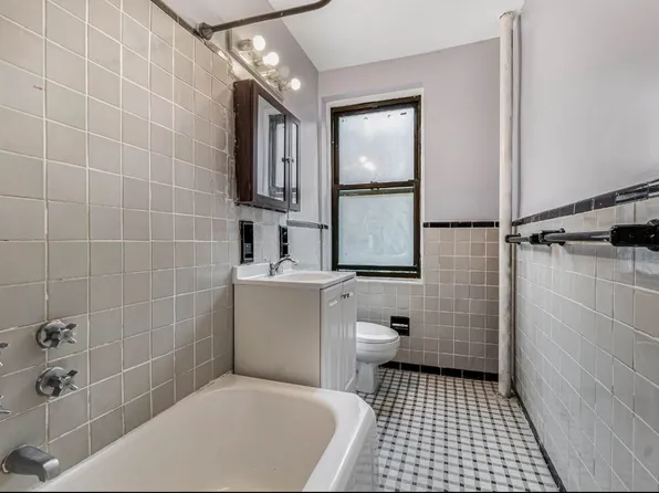 69-40 Yellowstone Boulevard image 18 of 21