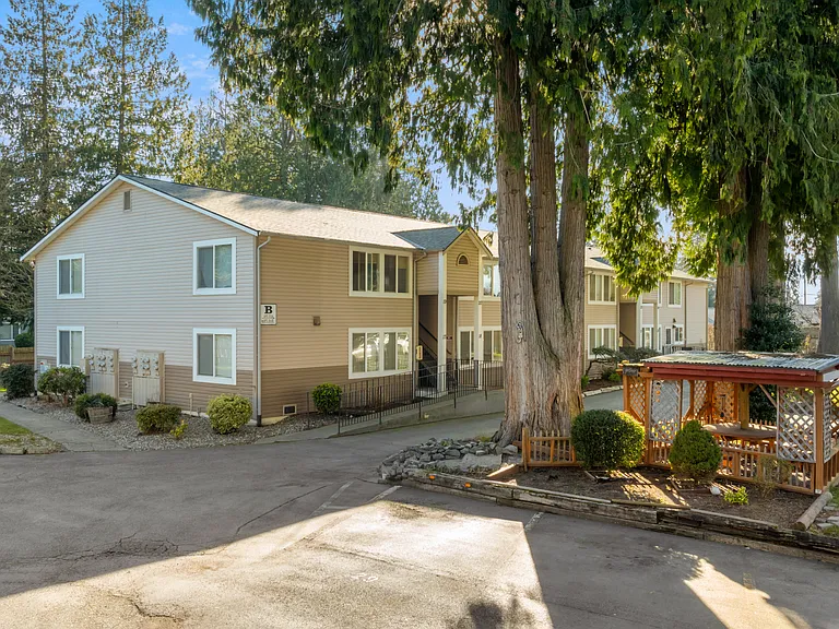 Cedars Apartments & Daffodil Court Townhomes — Photo 8