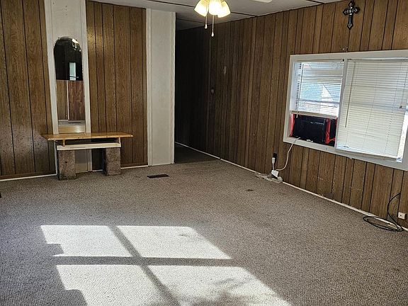 3rd image of 609 Michael St