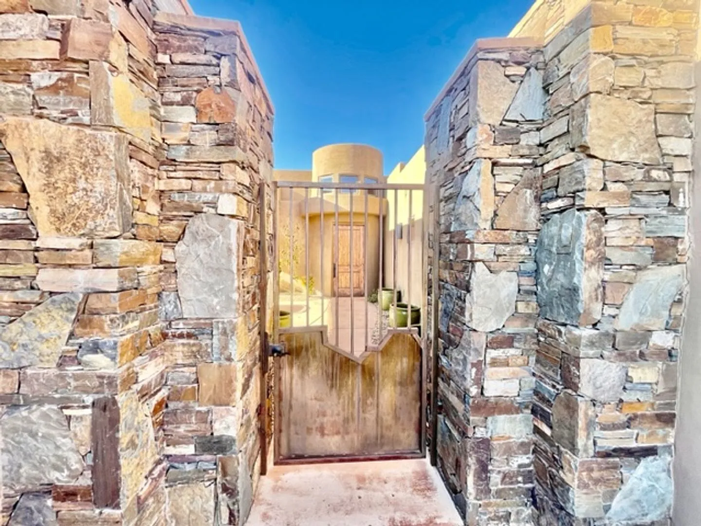 Beautiful Home in an Exclusive Gated Community — Photo 2